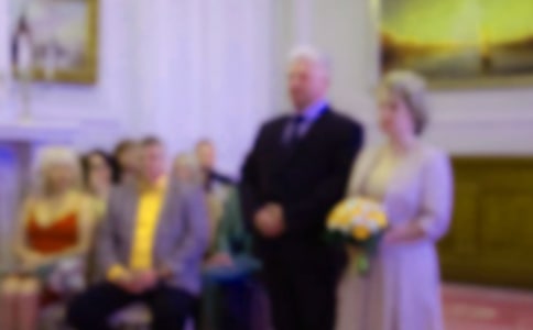 ��ĸ����ף�R�~