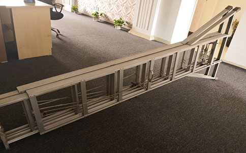 大班體育游戲優(yōu)質課教案及教學反思《花樣玩梯子》