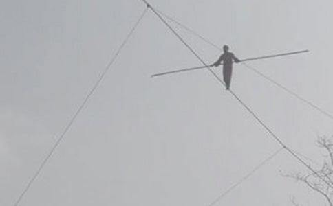 走鋼絲的蝸牛的三年級作文