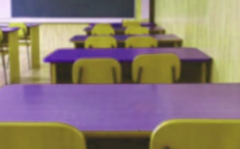 ����Ʒ��ĸУ������600����ƪ