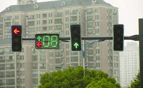 紅綠燈的自述作文500字