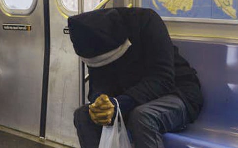 別在我看不見(jiàn)的地方哭泣的情感散文