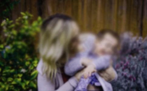 ��Ů�oĸ�H׷�����ĵ��~ͨ��