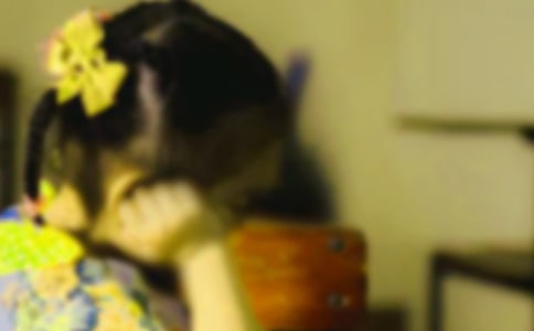 ���ɢ�ģ��W���@�ӵ�Ů��