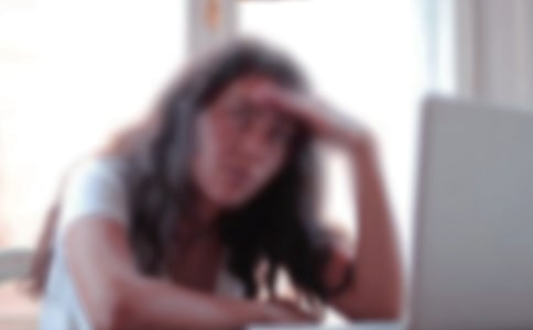 ����һ���ѻ�Ů�˵���о��ӣ����x220�䣩